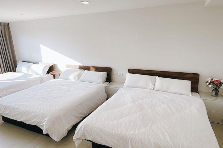 Room 7 of 16
