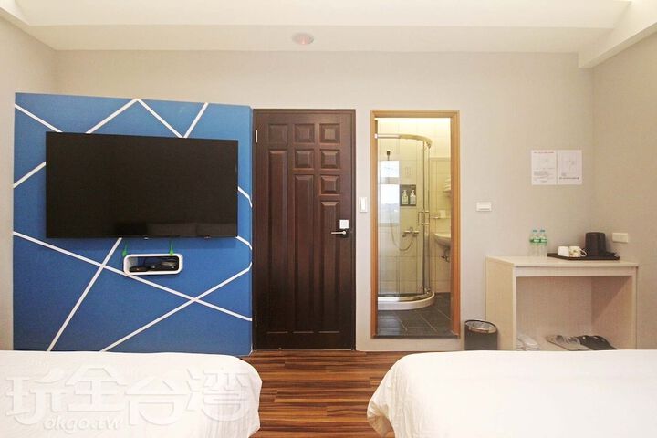 Room 5 of 15