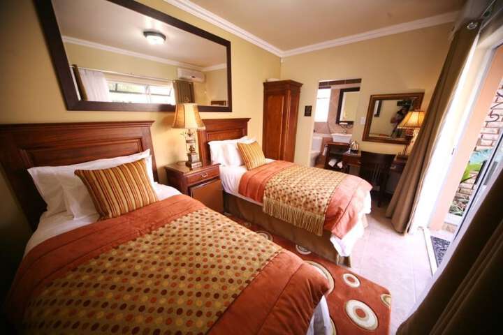 Room 4 of 61