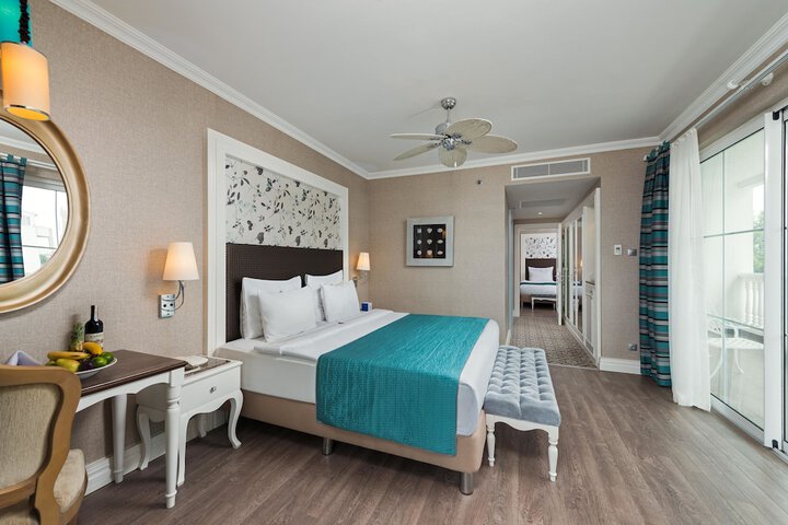 Room 40 of 226