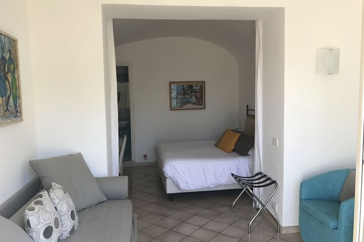 Room 31 of 106