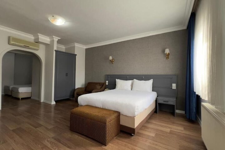 Room 10 of 19