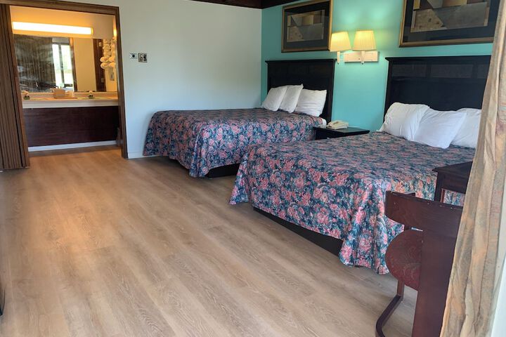 2 Queen Beds (8 of 11)