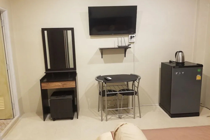 Room 5 of 11