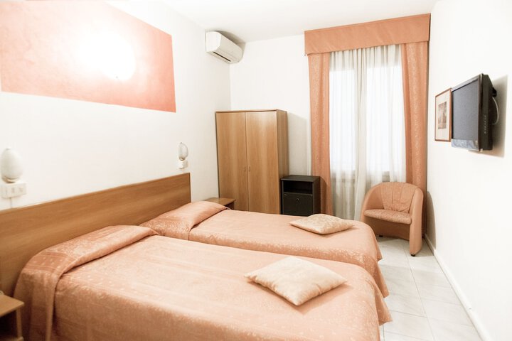 Room 8 of 39