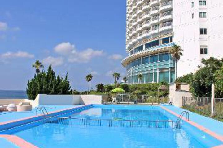 Pools & Facilities