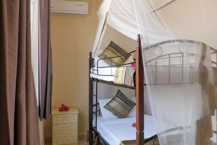 Room 4 of 40