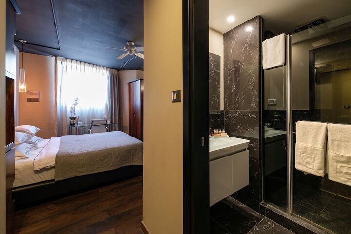 Room 12 of 65