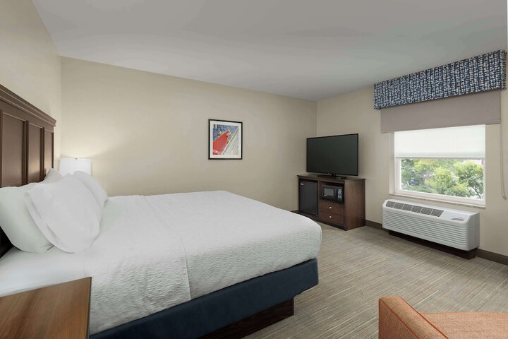 Room 11 of 28
