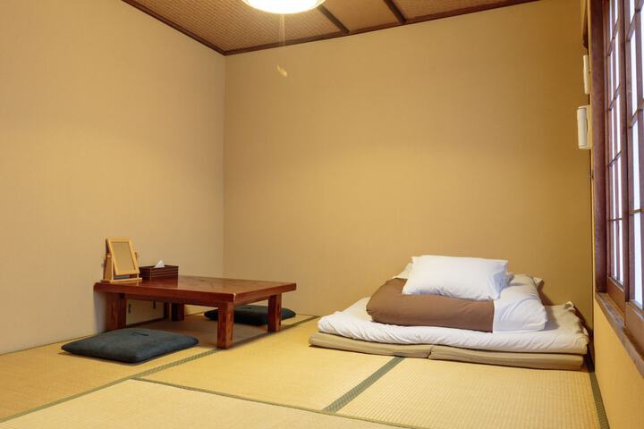 Room 12 of 65