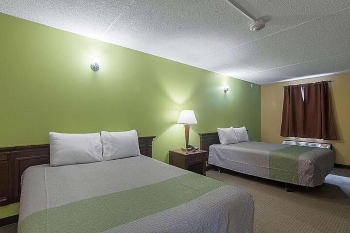 2 Double Beds (3 of 15)