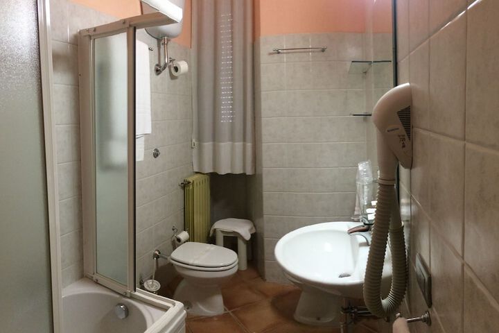 Room 21 of 33