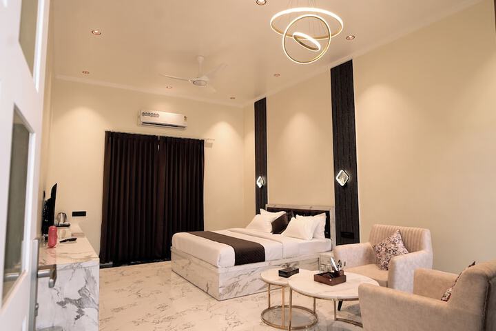 Room 4 of 42