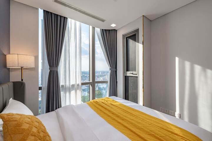 Room 52 of 243