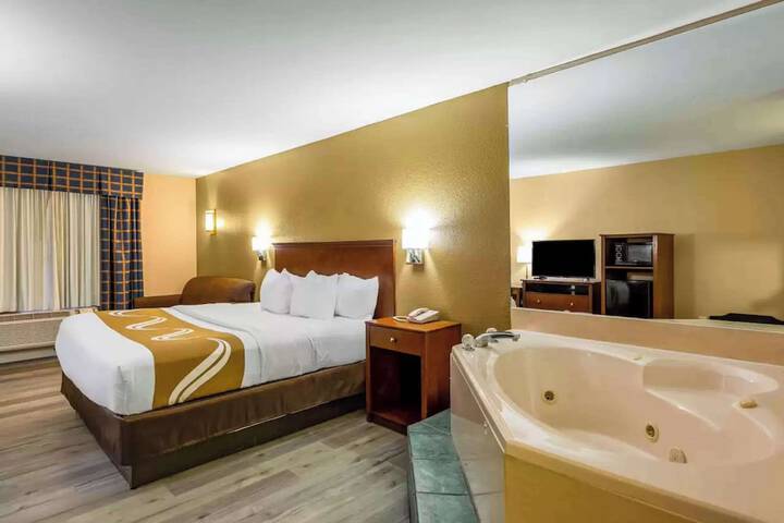 1 King Bed (11 of 33)