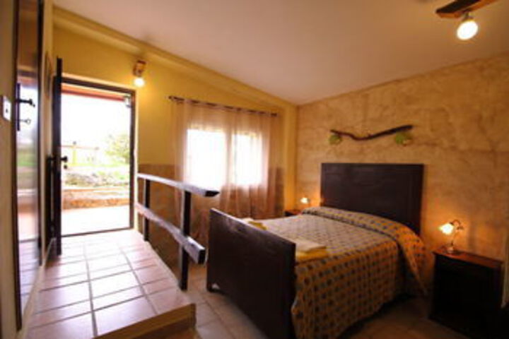 Room 10 of 27