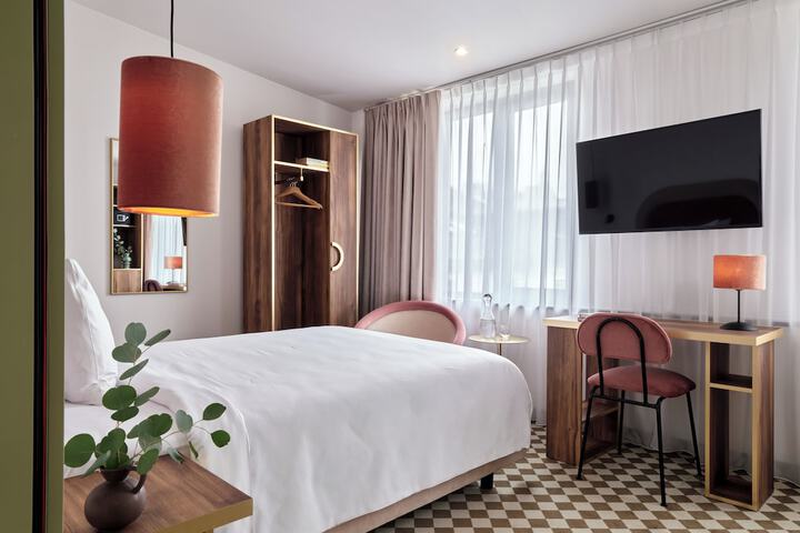 Room 47 of 96