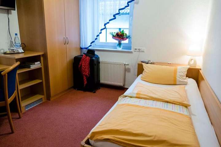 Room 8 of 25