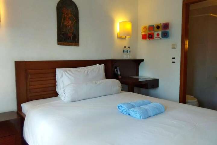 Room 6 of 34