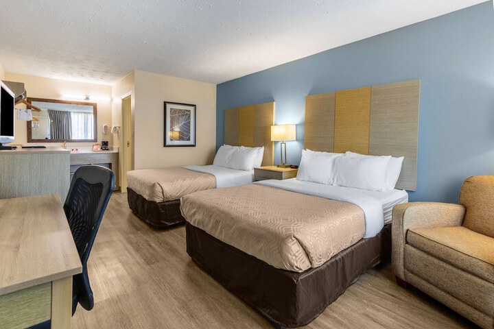 2 Double Beds (12 of 12)