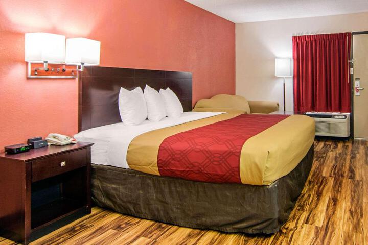 1 King Bed (16 of 33)