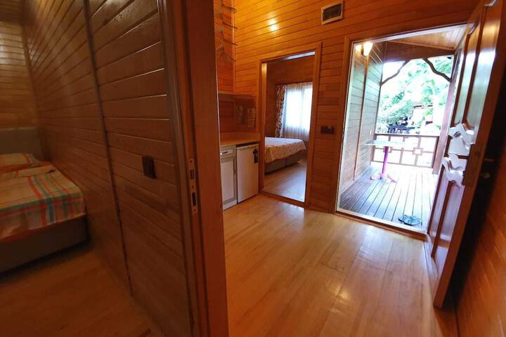 Room 18 of 80