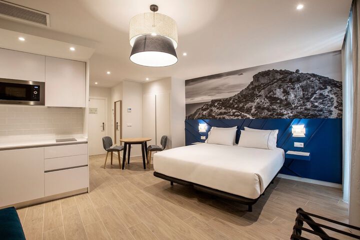 Room 5 of 17
