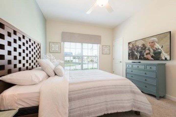 Room 9 of 35