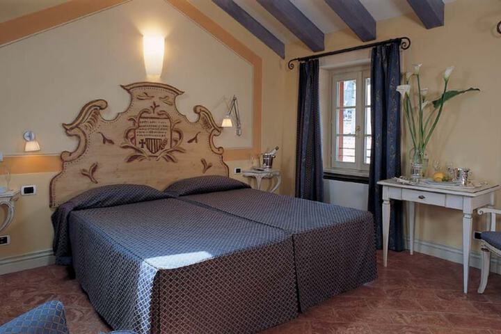 Room 2 of 19