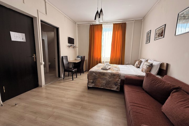 Room 32 of 86