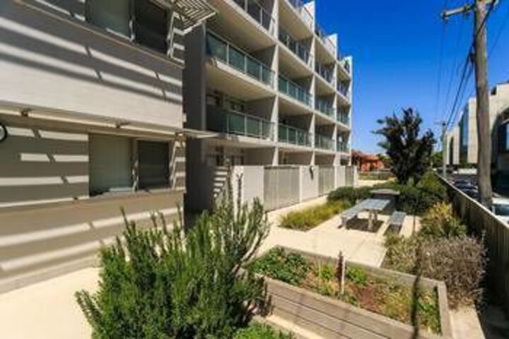 Hotel Exterior 8 of 22