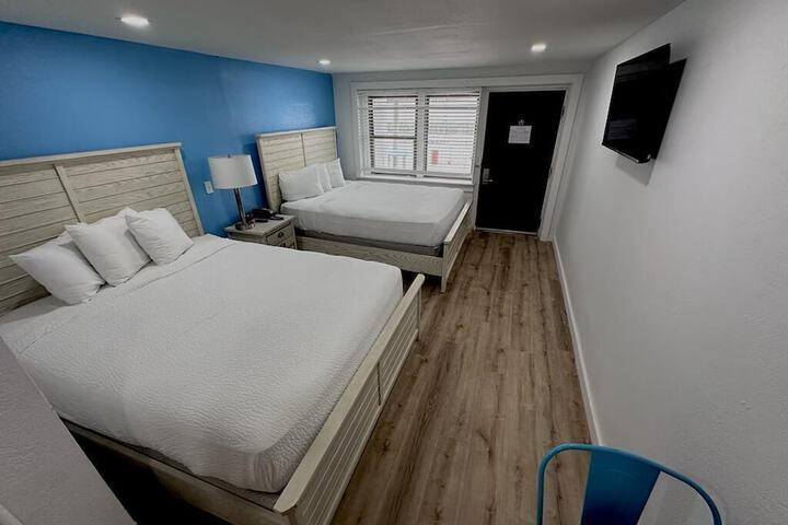 Room 4 of 148