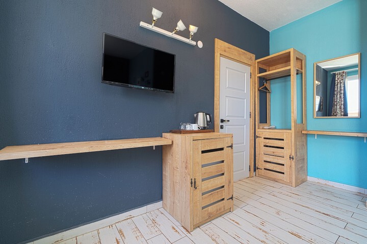 Room 10 of 48