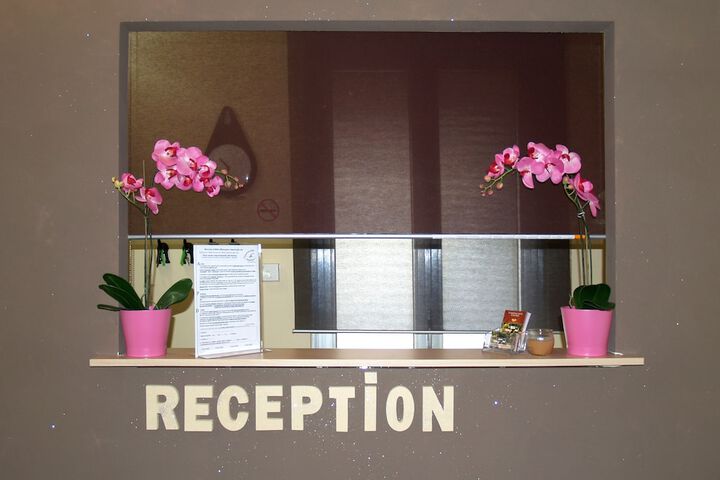 Check-in/check-out kiosk