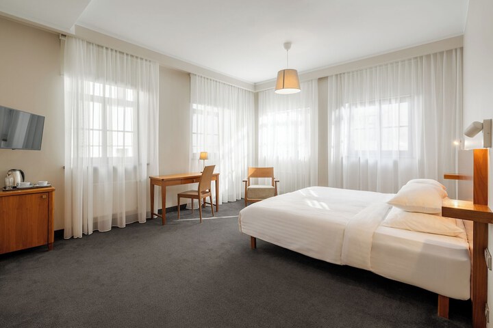 Room 19 of 42