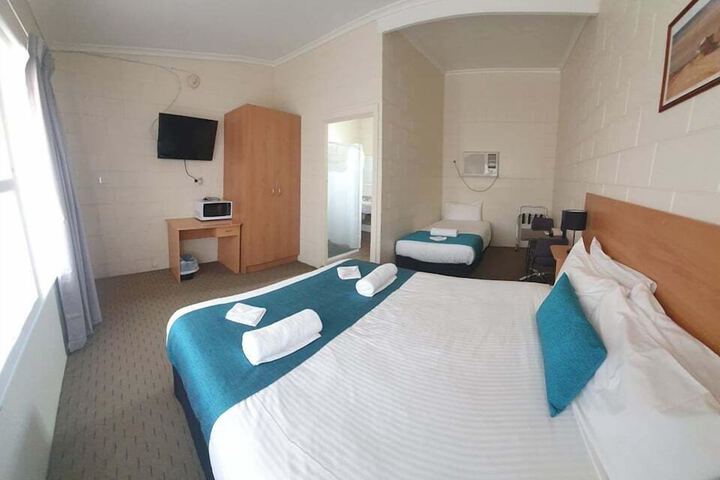 Room 27 of 67