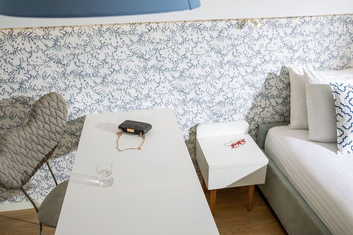 Room 6 of 67