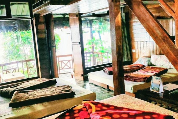 Room 44 of 195