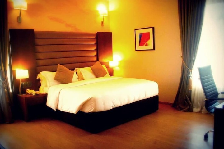 Room 9 of 15