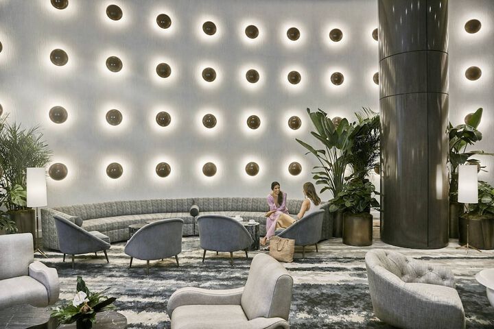 Lobby lounge