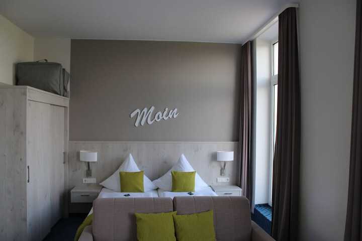 Room 6 of 30