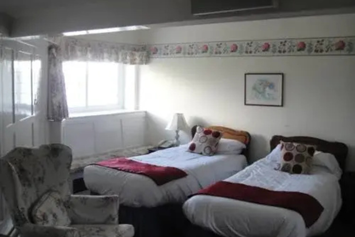 Room 4 of 30