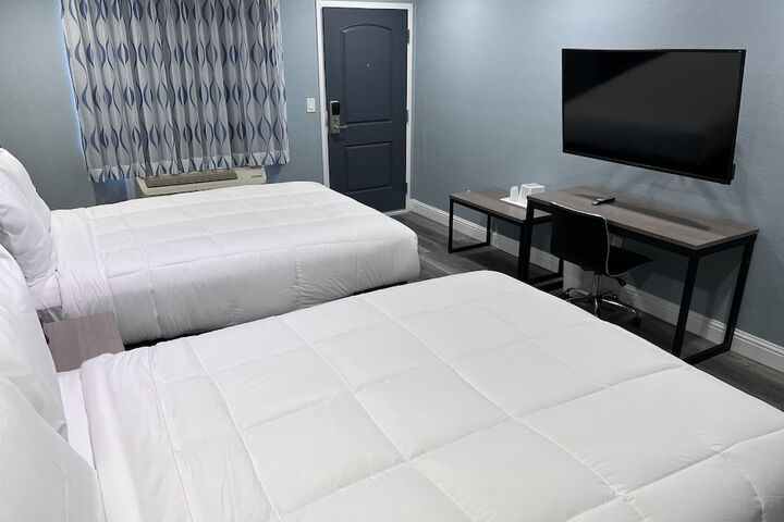 1 Queen Bed (23 of 30)