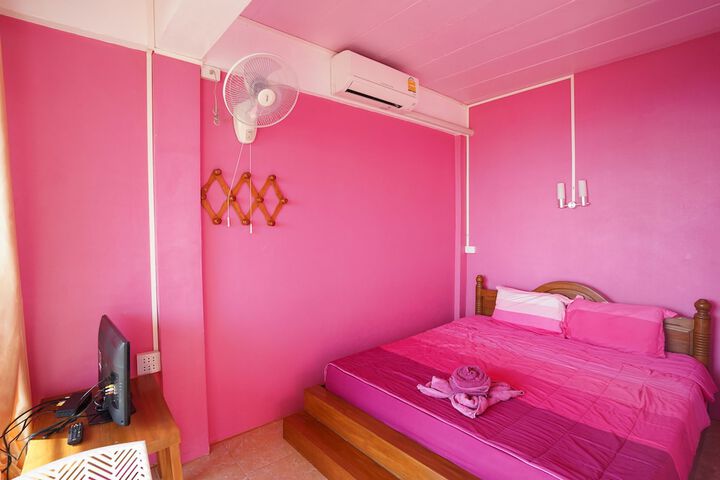 Room 2 of 32
