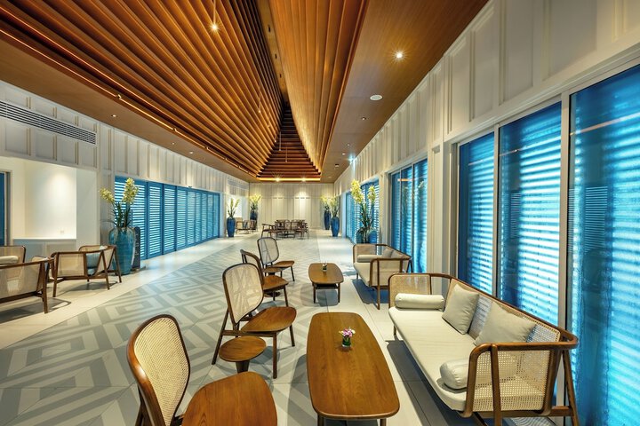 Entrance & Lobby