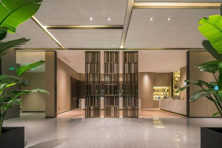 Hotel Interior 11 of 28