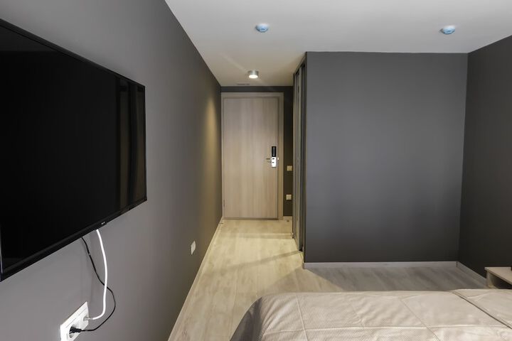 Room 16 of 33
