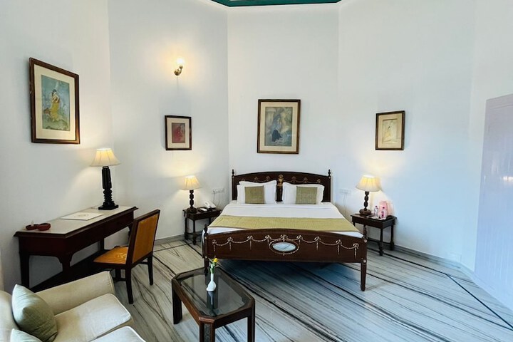 Room 8 of 44