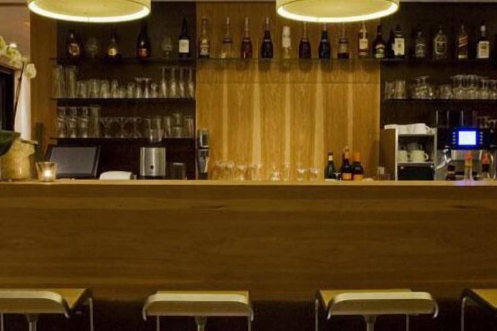 Lounge 41 of 50