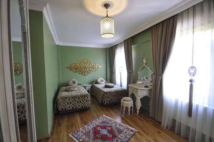Room 5 of 18